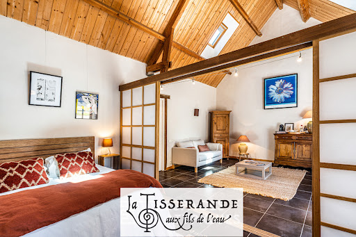 Photo de La TISSERANDE aux fils de l'eau : Maison d'Hôtes Créative & Écologique à Saint-Thégonnec (29410)