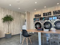 コインランドリー トリプルダブ 伊覇10号店