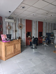 Photo n°2 de Urban'R coiffure à Nazelles-Négron (Salon de coiffure)