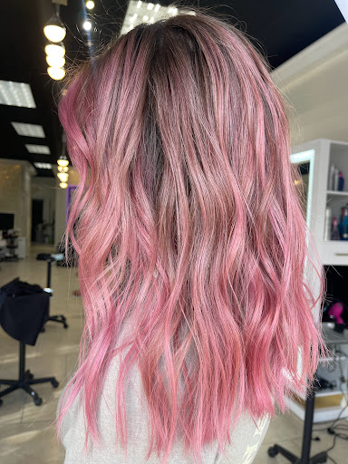 The Queen of Blondes - Thumbnail