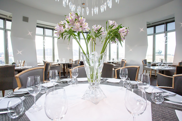 Tančící dům - Ginger & Fred Restaurant by null