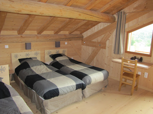 Photo de Chalets Le Rocheret:Les Éterlous et Les Éterles - Location chalet grand gîte familial sauna séjour détente montagne rando ski Jura à Foncine-le-Haut (39460)