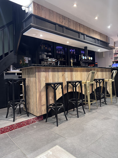 Le Quedi’s Bar