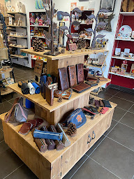 Photo n°15 de Sc Cuir à Coëx (Magasin)