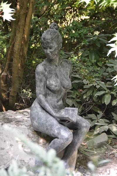 Bronzen beelden photo