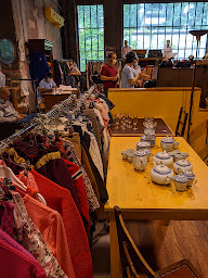 Photo n°22 de Emmaüs Défi - Ressourcerie du 104 à Paris (Librairie de livres d'occasion)