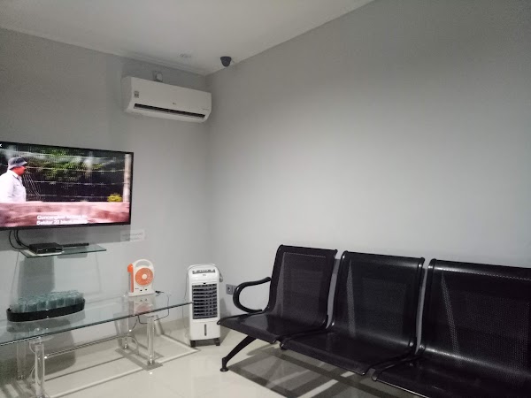 Drg. Yeny Chandra (Praktek Dokter Gigi)