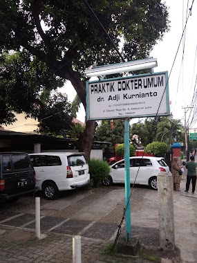 Praktik Dokter Umum Dr. Adji Kurnianto, Author: Jefri Tamba