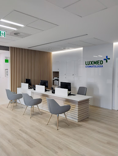 LUX MED Stomatologia Domaniewska 39b - budynek Topaz
