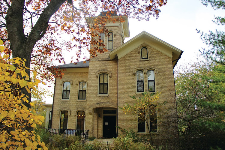 Hal Tyrrell Trailside Museum of Natural History