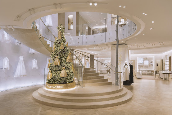 DIOR Paris 30 Montaigne by null