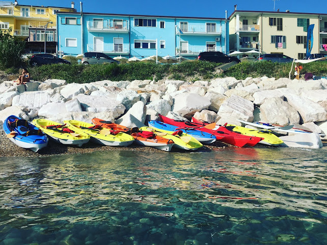 Al Murè Beach Bar, noleggio ombrelloni,noleggio Bici, Kayak, Sup e skateboard by null