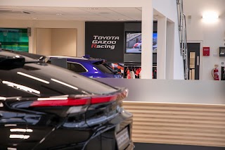 Vantage Toyota Wakefield