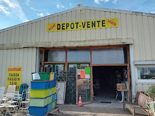 Photo n°1 de Brocante dépôt vente à Montpon-Ménestérol (Magasin de meubles)