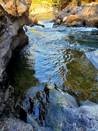 Skutz Fall parking lot trail head - Thumbnail