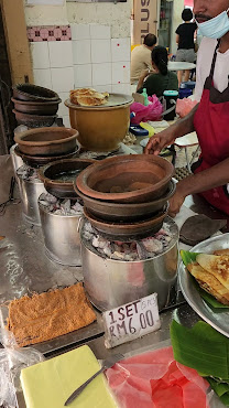 Ravi's Claypot Apom Manis by null