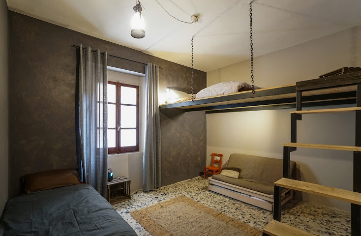 Nannai Climbing Home by null