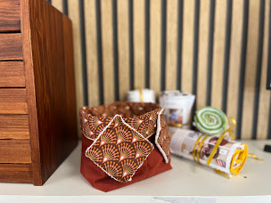 Photo n°3 de Quartier des tissus à Saint-Pierre-du-Mont (Magasin de gros)