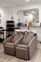 Photo n°1 de Micka coiffure à Saint-Julien-les-Rosiers (Salon de coiffure)