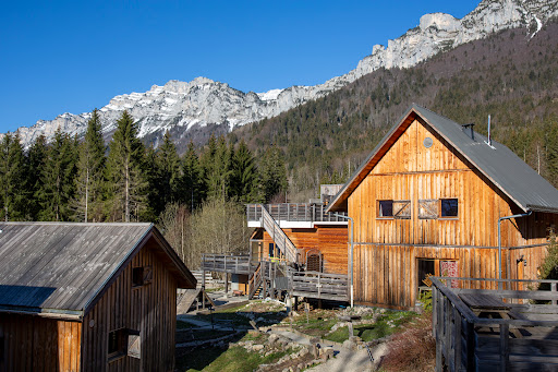 Photo de Chalet, piscine chauffée, 3 chambres d'hôtes à Saint-Vincent-de-Mercuze (38660)
