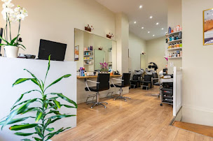 Photo n°1 de Salon Vichea - Coiffure et Esthétique à Paris (Salon de manucure)