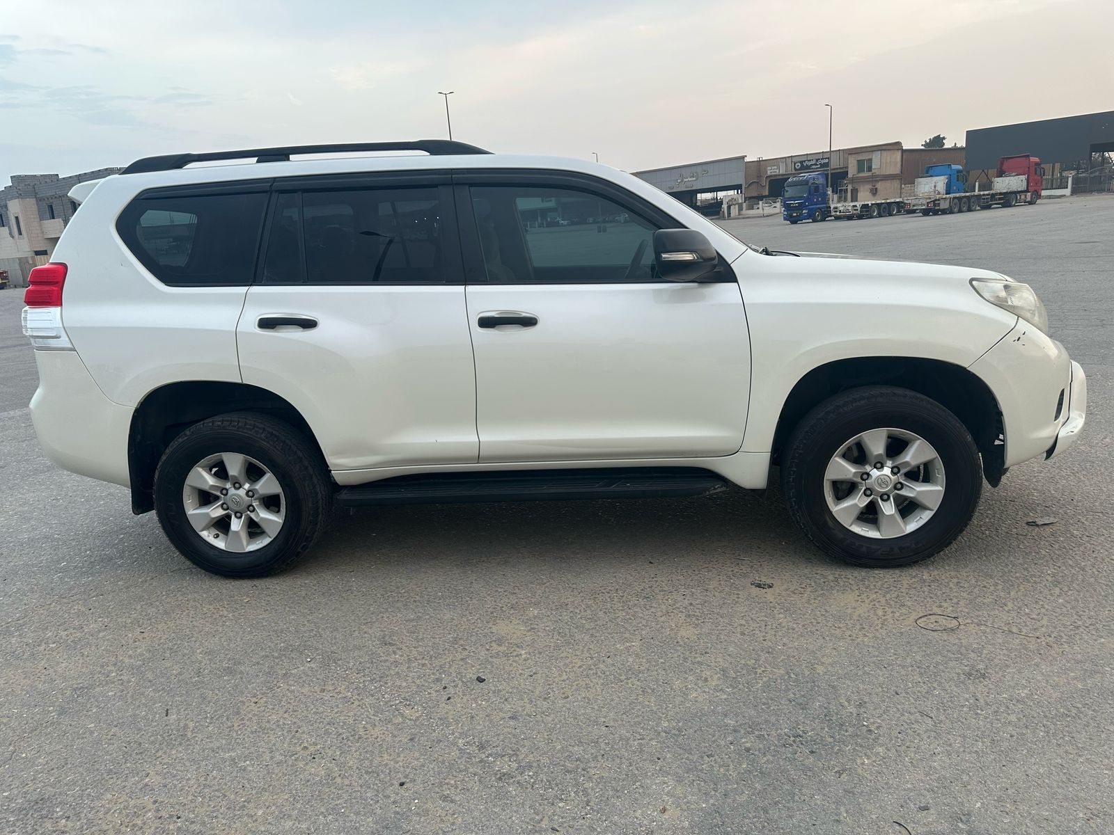 معرض مشبب للسيارات - صورة 2