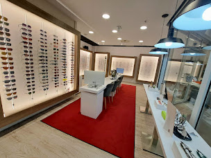 Photo n°11 de OPTICIEN LOMBARD OPTIQUE ET AUDITION à Saint-Germain-du-Puy (Photographe)
