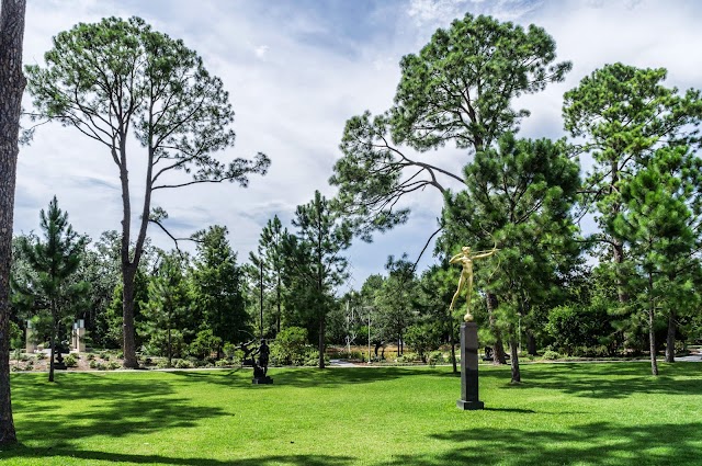 Sydney and Walda Besthoff Sculpture Garden