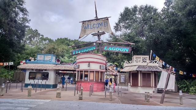 Typhoon Lagoon Surf Pool