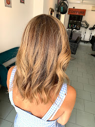 Photo n°16 de Le 9 Studio Coiffure à Malay-le-Grand (Salon de coiffure)