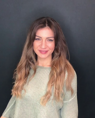 Opinii despre Τάκης Γιαννακόπουλος Κομμωτήριο în Αθήνα - Κουρείο