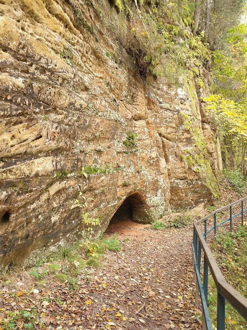 Sarkanās klintis un Rūcamavots