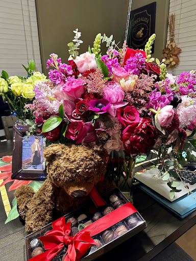 Celebrate Flowers and Invitations - Thumbnail