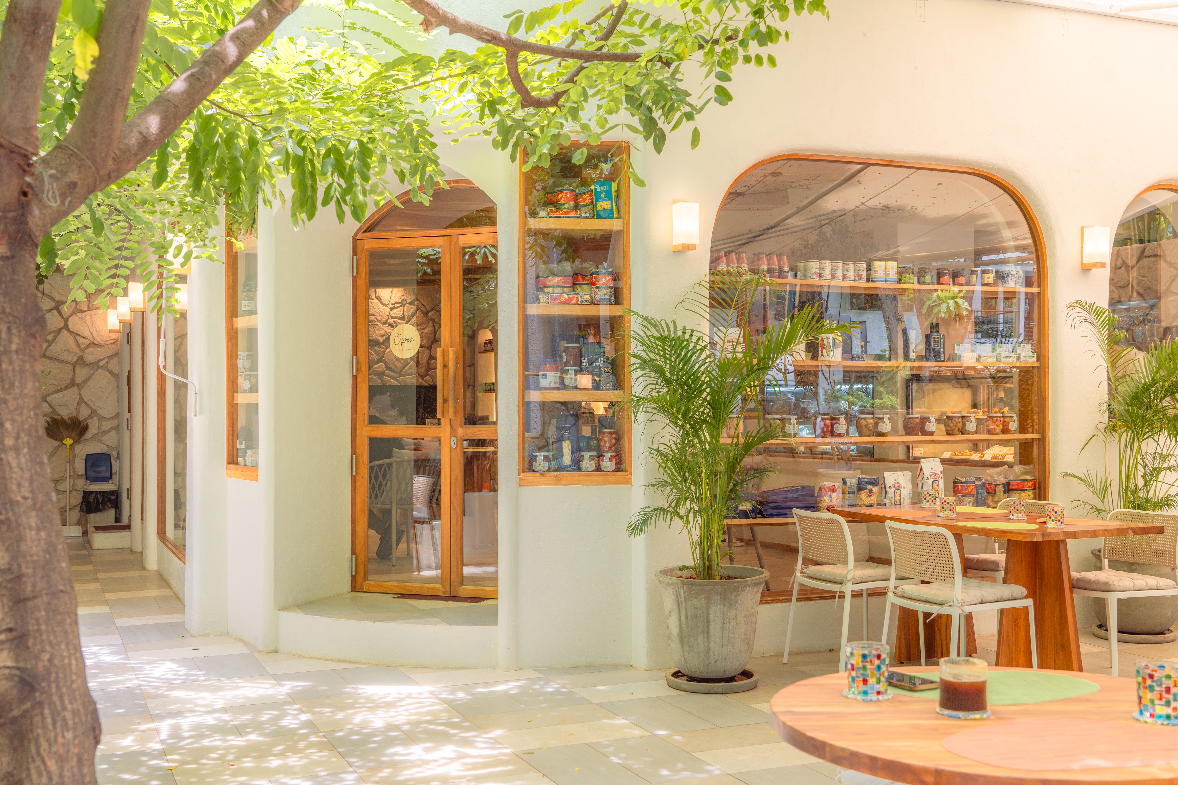 Dolcetto Italian Cafe Bangkok - Pet-Friendly Café in Bangkok