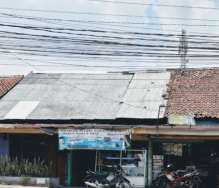 Toko Kue Sylviana, Author: Edi Suprihanto