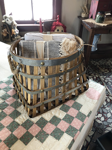 Olde Farmhouse Antique Country Store - Thumbnail