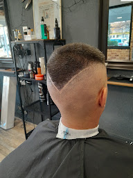 Photo n°20 de LE COIN BARBIER chez Nabil / coiffeur la grande motte à La Grande-Motte (Salon de coiffure)