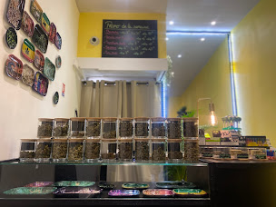 Photo n°5 de OG CBD Shop Lyon à Lyon (Boutique d'articles liés au cannabis)