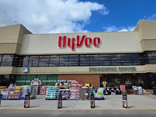 Hy-Vee Grocery Store