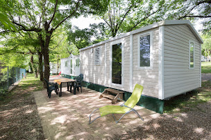 Photo n°4 de Camping Les Châtaigniers *** à Laurac-en-Vivarais (Piscine extérieure)