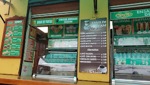 Juguería y Fuente de Soda CON GUSTO 8