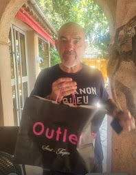 Photo n°18 de Outlet store à Saint-Tropez (Magasin de vêtements)