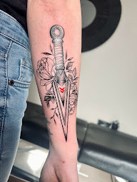 Photo n°6 de Natural'ink - Salon de tatouage à Anet (Salon de piercing)