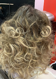 Photo n°5 de Espace coiffure claude à Vierzon (Salon de coiffure)