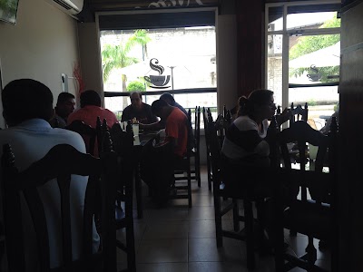 Photos of Caf&eacute; de Victoria
