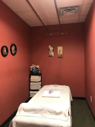 Half Moon | Spa | Massage - Thumbnail