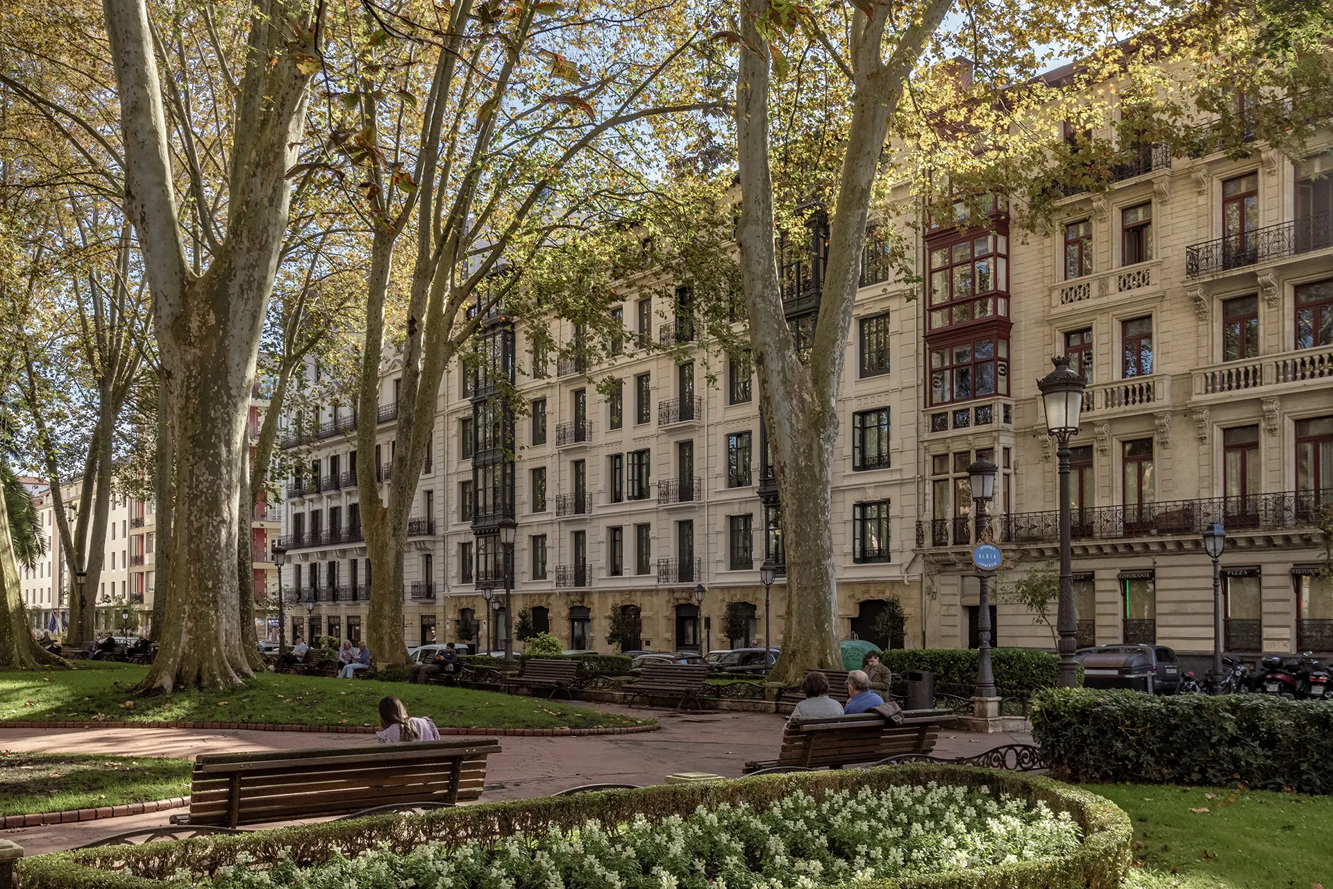Batimont Suites & Apartments