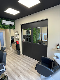 Photo n°5 de la loge n°12 à Caumont-sur-Durance (Salon de coiffure)