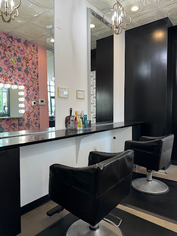 Surreal Beauty Nashvillle | Barber | Blowout Bar by null