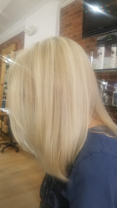 "SLEEK" salon Karin McLean - Senior Colorist